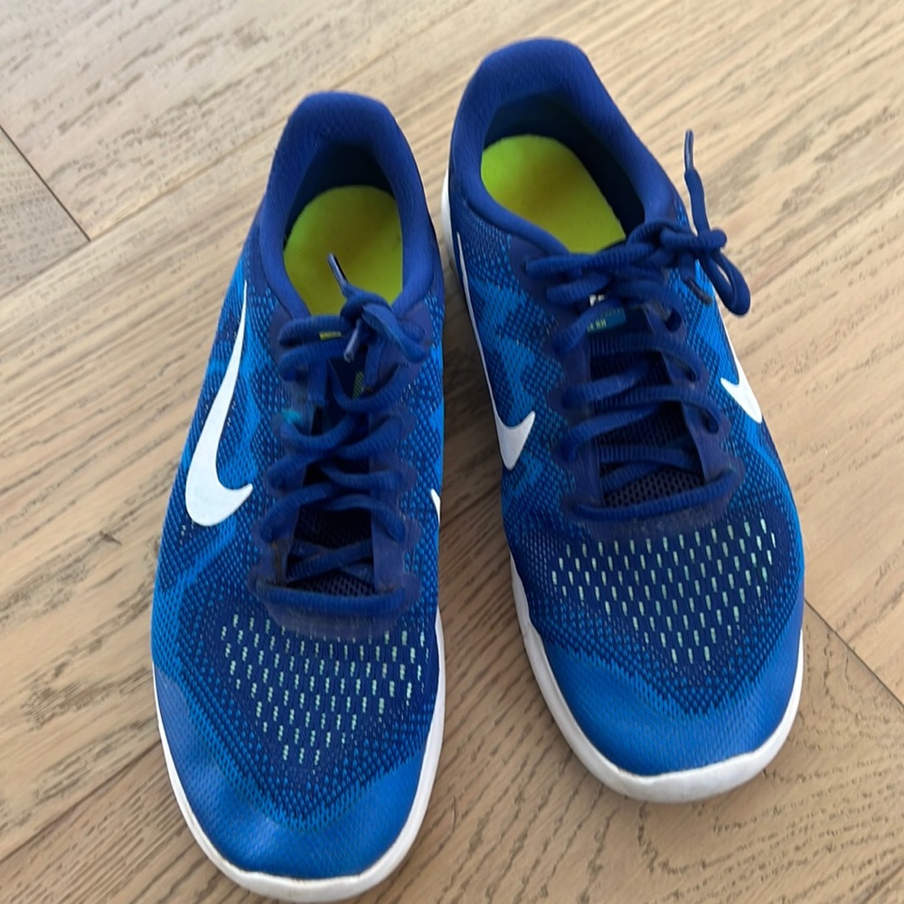 Nike Free RN running shoes. Boys/men size 7. Excellent condition. Barely worn.